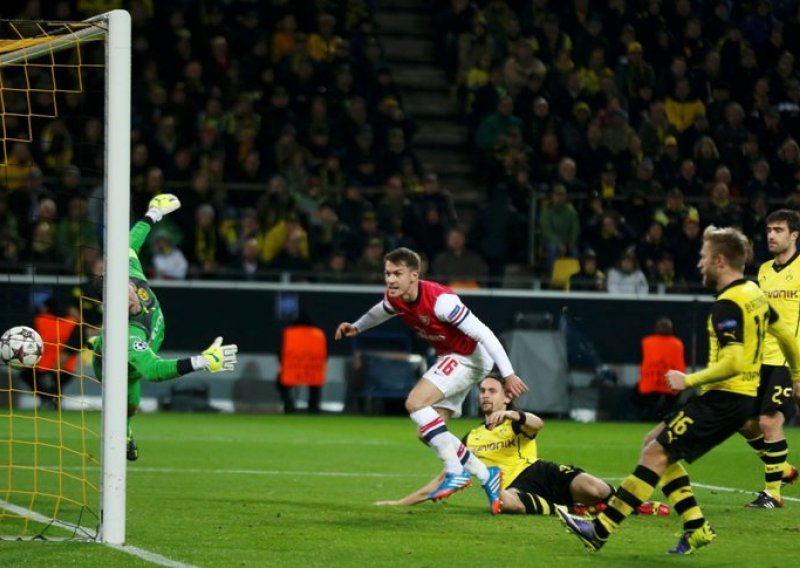 Sjajni Arsenal šokirao Borussiju usred Dortmunda!