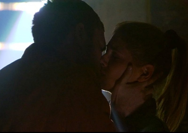Strastven poljubac Filipa i Deše