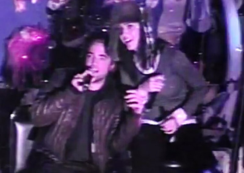 Evo kako Katy i Rob pjevaju na karaokama