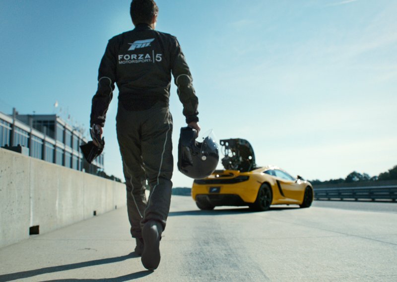 McLaren na snimanju reklame za Forzu 5