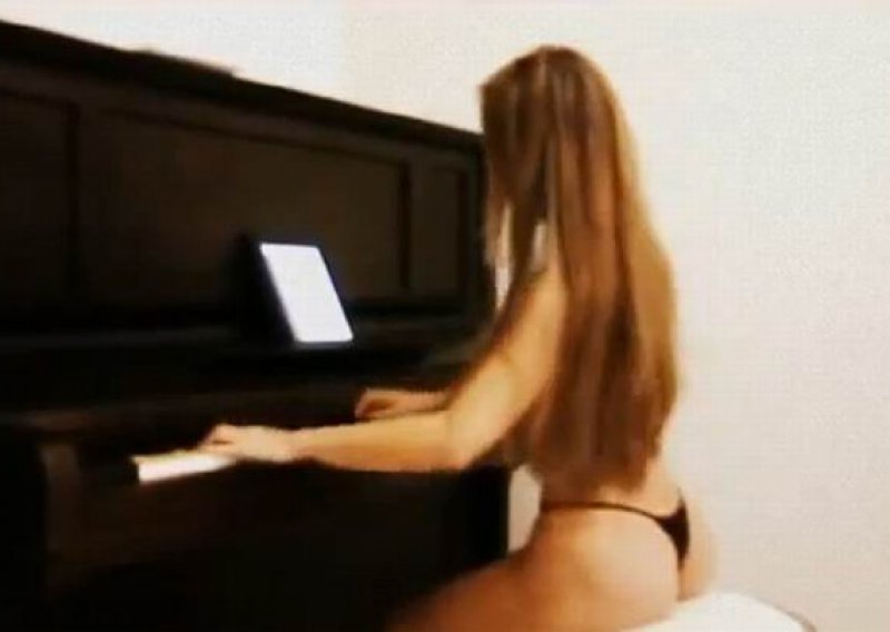 Ova je seksi pijanistica razveselila navijače Corinthiansa