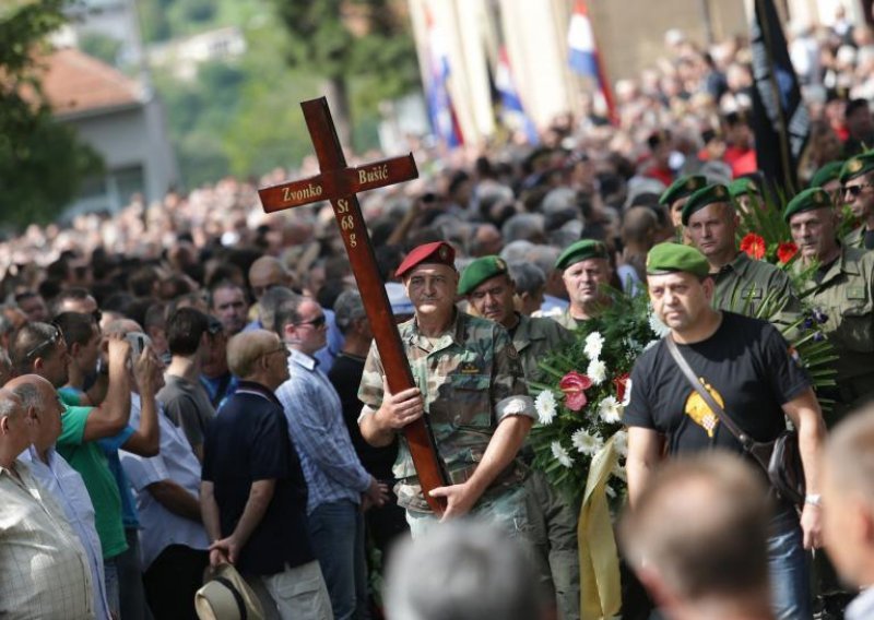 Letkom na pogrebu po 'projugoslavenskoj' vlasti