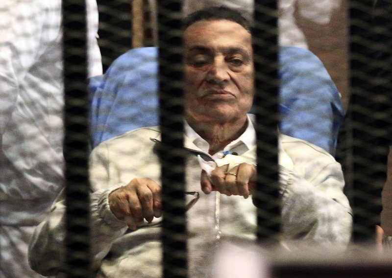 Mubarak prebačen u vojnu bolnicu u Kairu