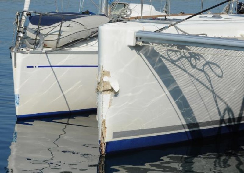 Po oluji kod Palmižane spašeno 30 brodskih putnika