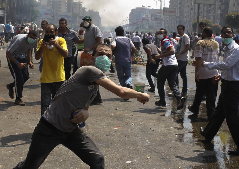 Broje se mrtvi; zatvorene sve banke u Egiptu