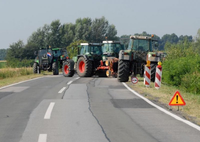 Police warn farmers to discontinue blocking roads