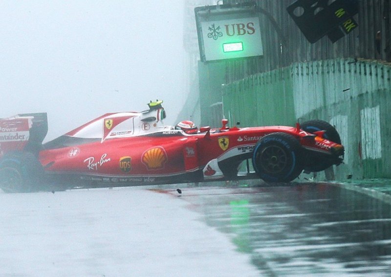 Kimi nakon opasne nesreće popljuvao Pirellijeve kišne gume!