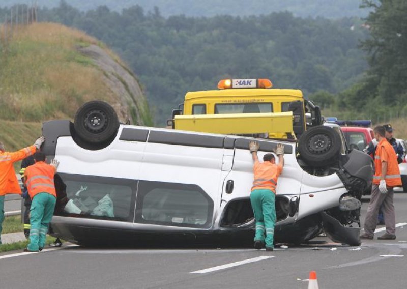 U nesreći kod Bosiljeva ozlijeđeno 10 britanskih turista i vozač!
