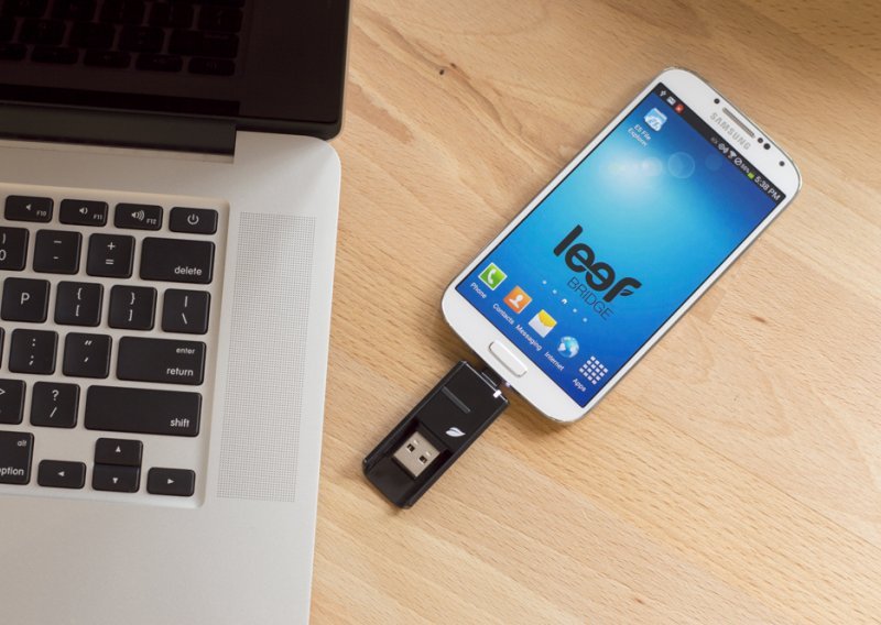 Prebacite dokumente direktno s USB-a na smartphone