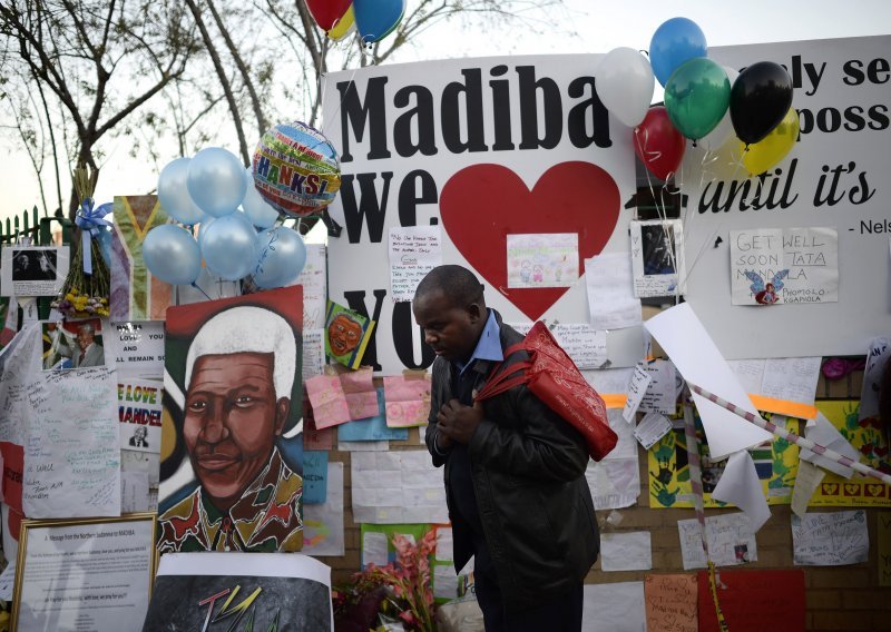 Mandela kritično, Zuma otkazao putovanje