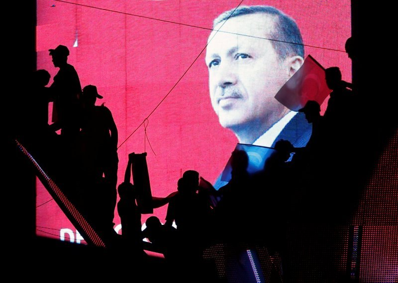 Turska uvela izvanredno stanje