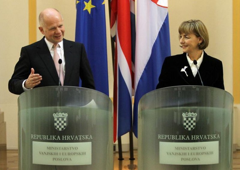 Hague salutes everything Croatian gov't, citizens have done for EU entry