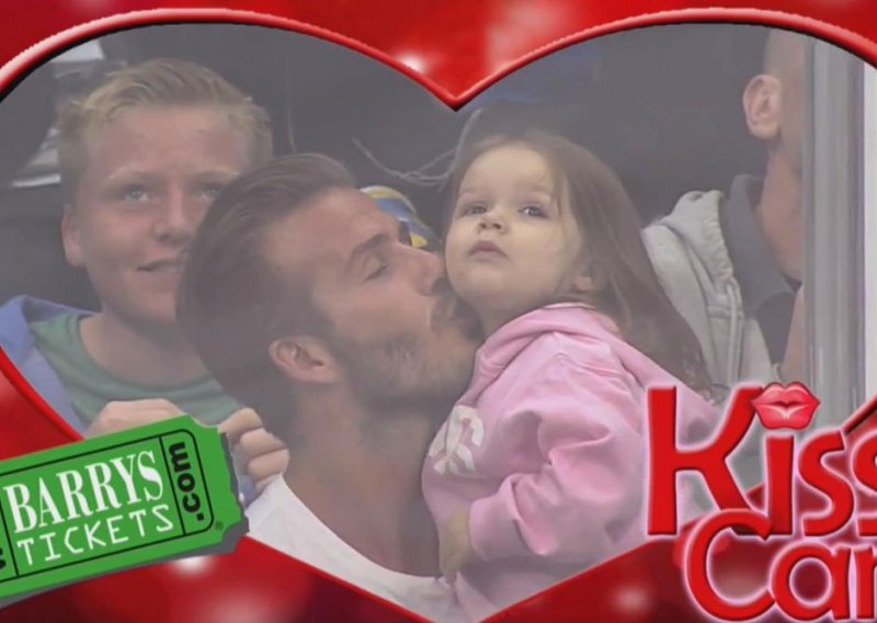Nije li ovo najslađi poljubac tate i kćeri?