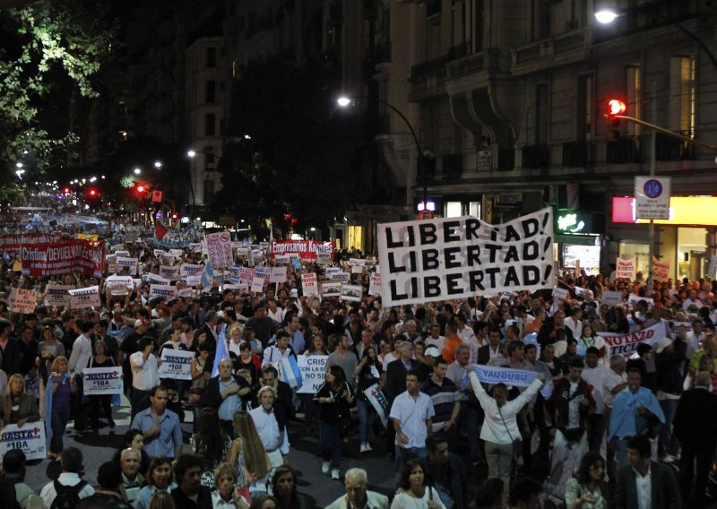 Desetak tisuća prosvjednika protiv argentinske predsjednice
