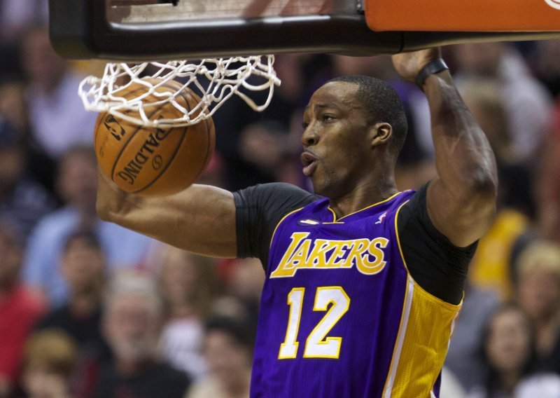 Lakersi bez Bryanta dobili Spurse, sjajni Dwight Howard!