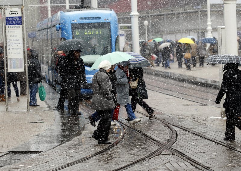 U Zagrebu opet zastoji zbog snijega