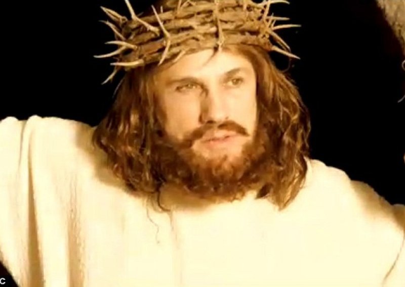 Christoph Waltz oduševio kao Isus u osvetničkom pohodu