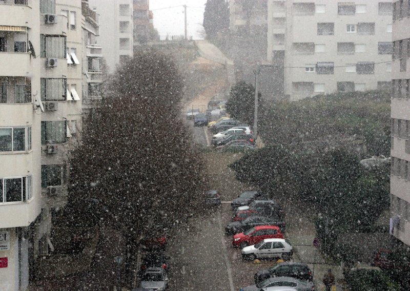 Snijeg pao i u Splitu