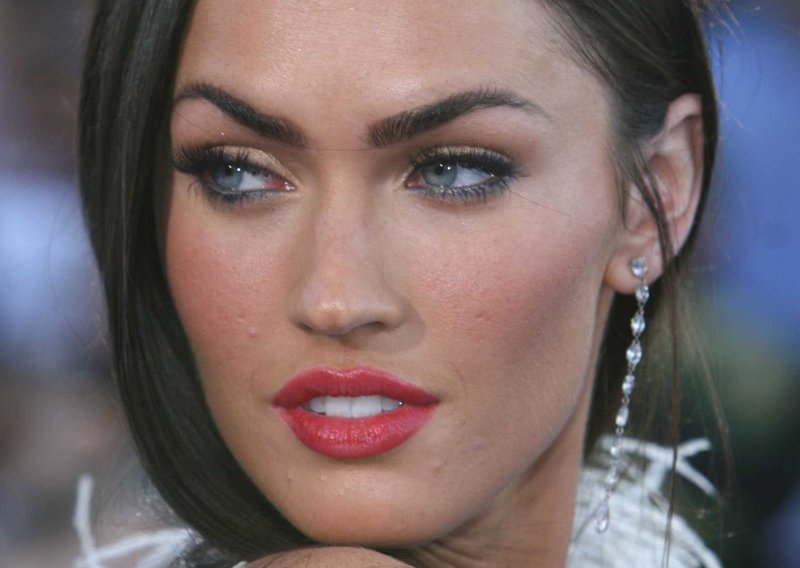 Megan Fox pokazala da je za seksipil dovoljno lice
