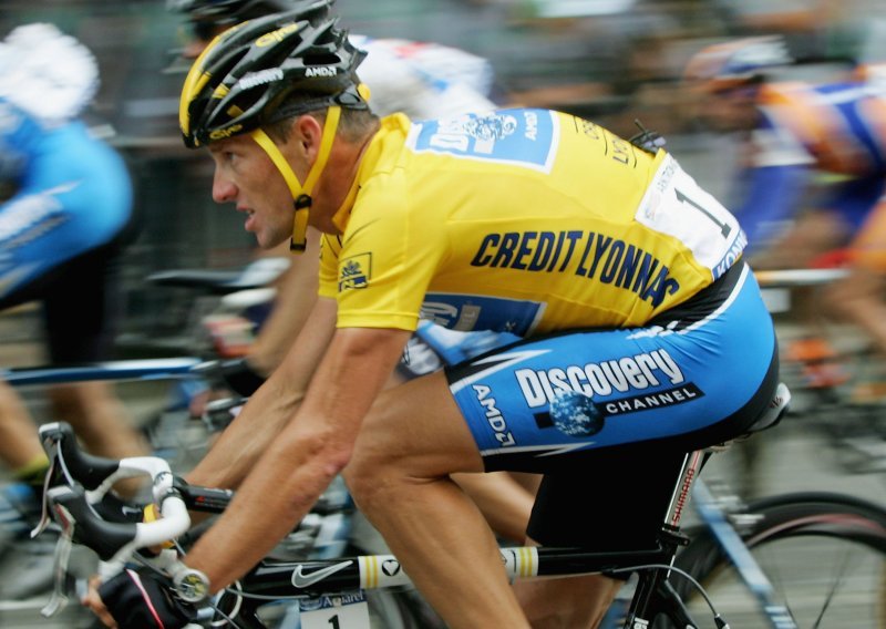 Armstrong se 'pomirio' - sâm si prebrisao naslove s Toura