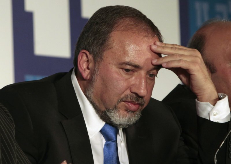 Izraelski 'jastreb' Lieberman podnio ostavku