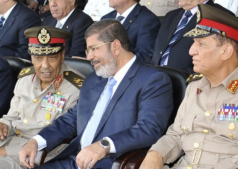 Mursi umirovio vodeće egipatske generale