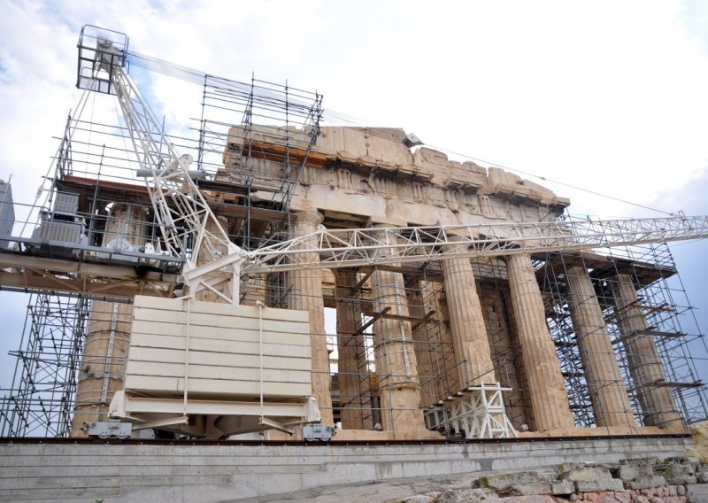 Grci brane Akropolu od 'trojanskog konja' MMF-a