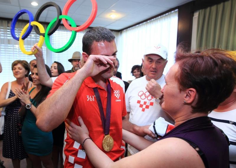 Otac Valter u suzama dočekao zlatnog olimpijca