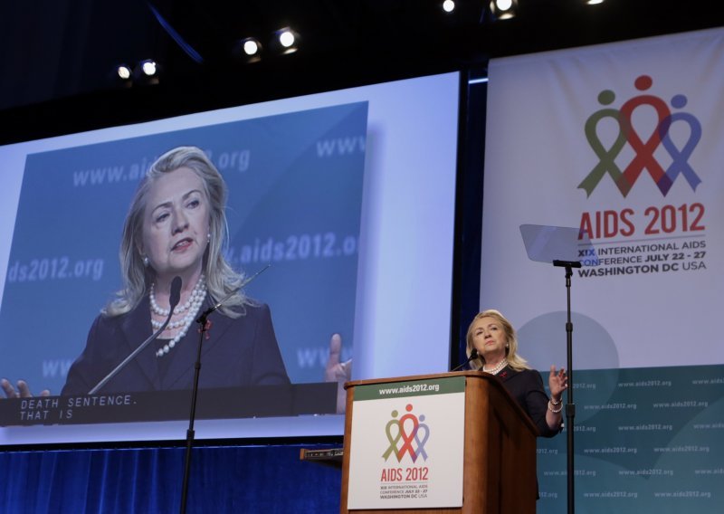 Clinton obećala 'siću' za borbu protiv AIDS-a