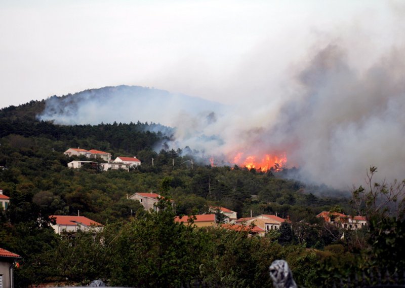 Brush fires at Crikvenica and Selce mostly under control