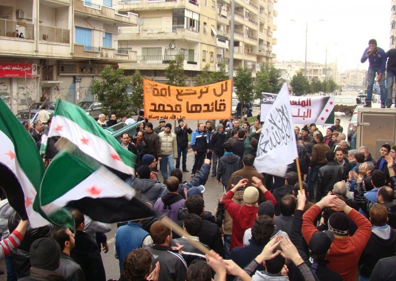 'Zapad želi progurati vojnu intervenciju u Siriji'