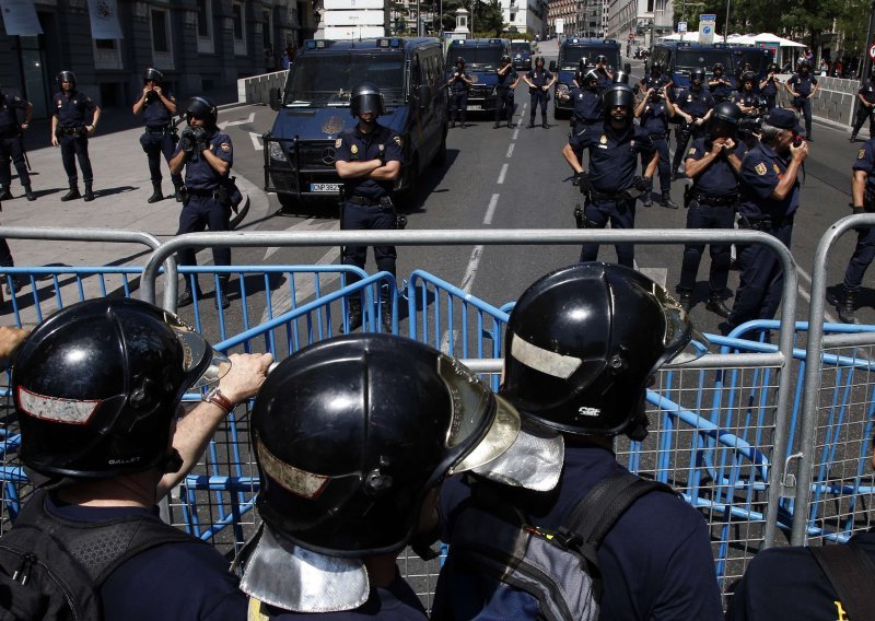 Policajci protiv policajaca na ulicama Madrida!
