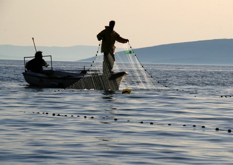Profesionalni ribari napustili sastanak s Božanićem