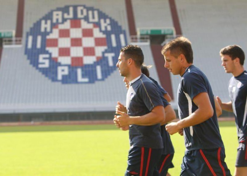 Hajdukov ultimatum Anasu, Belle odlazi u Split
