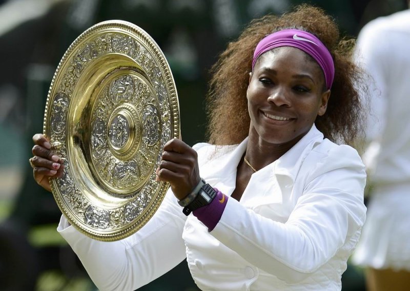 Serena Williams uzela svoj peti Wimbledon