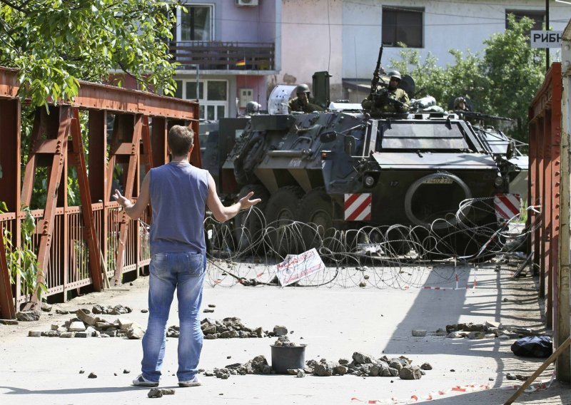 KFOR uklonio barikade na Kosovu