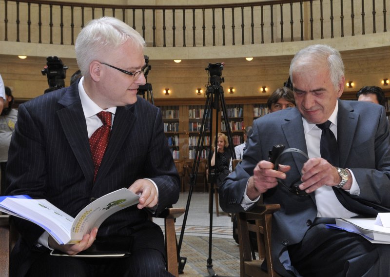 Je li Josipović pogrešno zaključio ili Vujčić nešto prešućuje?