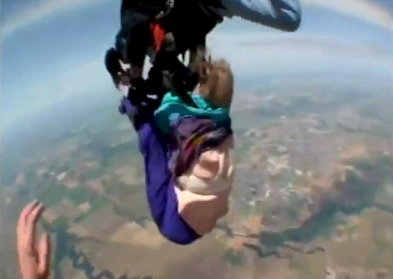 80-godišnjakinja preživjela pogibeljni skok padobranom