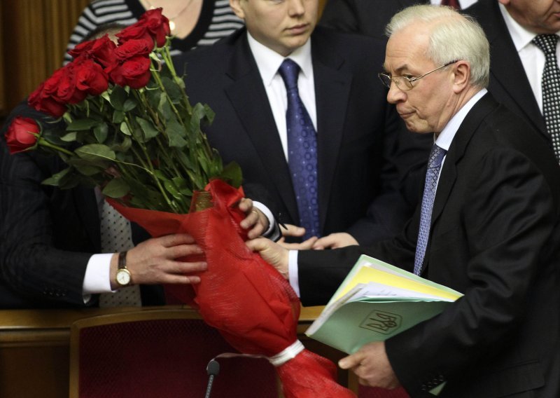Nakon lijepe Timošenko, kruti birokrat Azarov