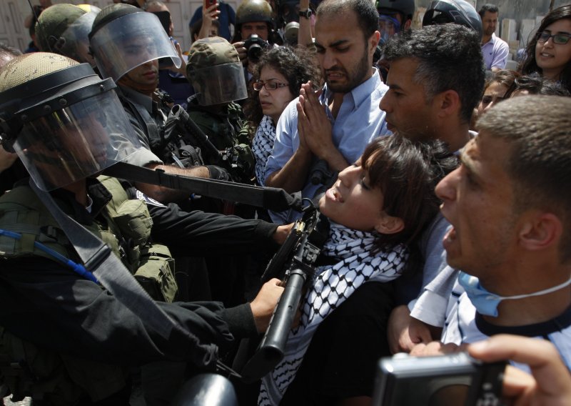 Izraelska vojska pucala na palestinske demonstrante - 23 mrtva