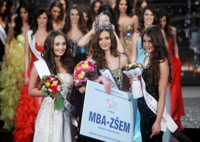 Elizabeta Burg osvojila titulu Miss Universe 2012.