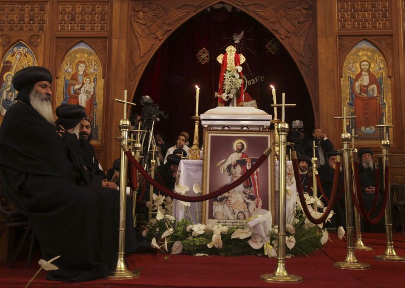 Tisuće ljudi na ispraćaju koptskog pape