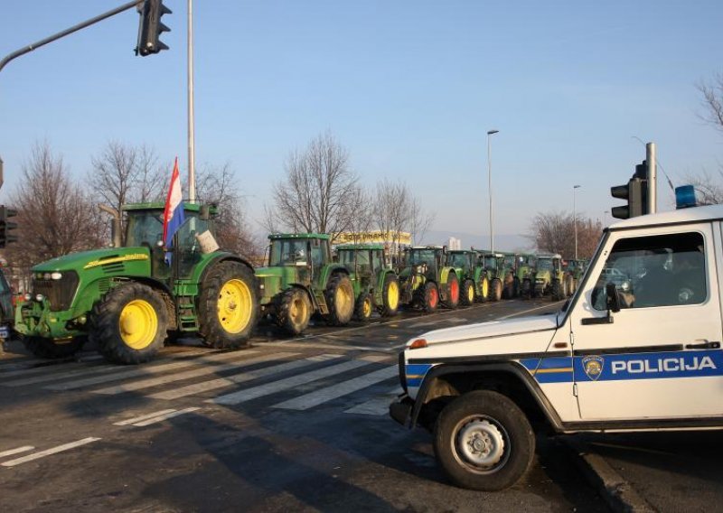 Protesting farmers demand that farm and interior ministers resign