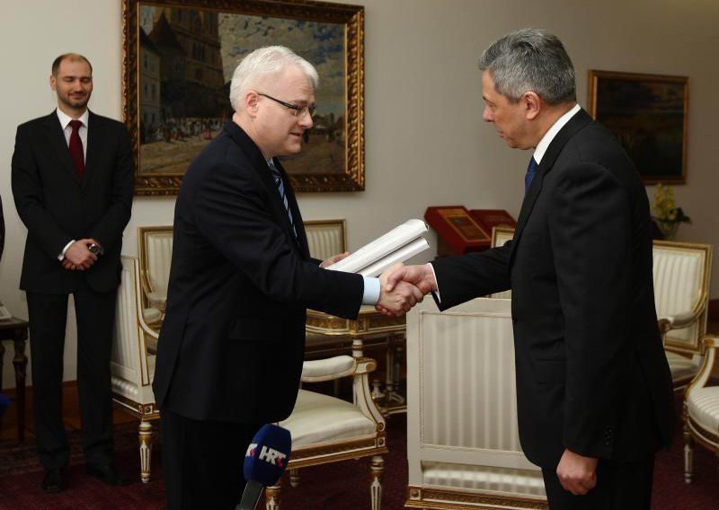 Josipović uručio vjerodajnice Drobnjaku