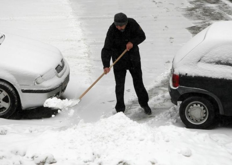 Što napraviti ako vam susjedi ne počiste snijeg?