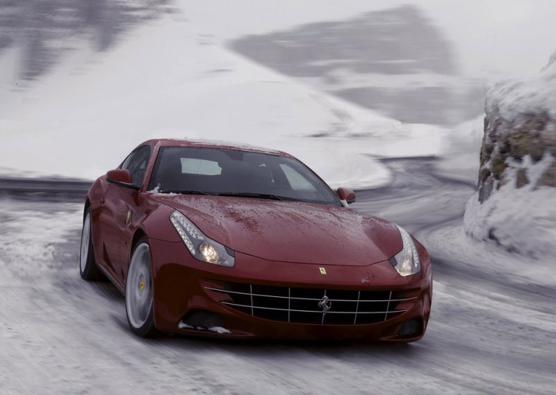 Snijeg nije problem, ako imate Ferrari FF