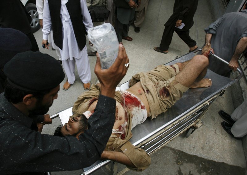 Talibani ubili 11, ranili 12 vojnika u Pakistanu