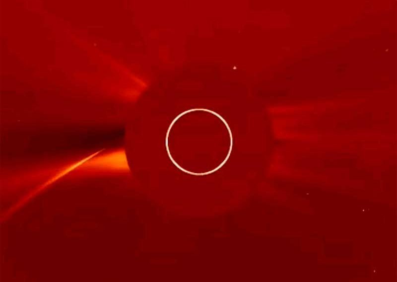Komet veličine nosača zrakoplova uletio u Sunce