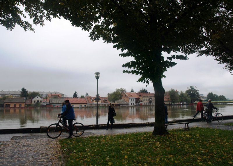 Karlovačke rijeke rastu, grad se priprema za obranu od poplava