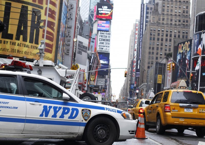 Panika u New Yorku zbog sumnjivog automobila